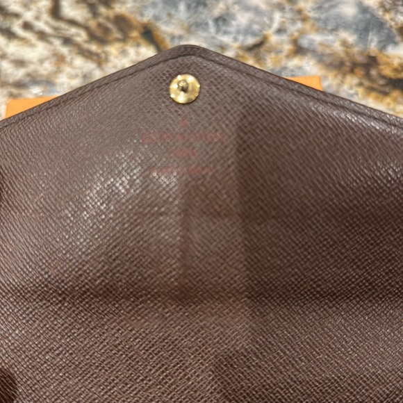 LV Sarah wallet - Picture 11 of 17